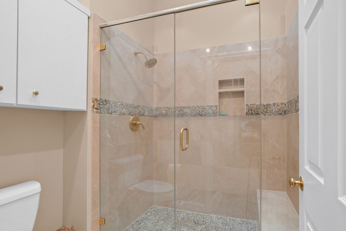 5084 Augusta Street Houston, TX 77007 - Photo 38 of 43 a bathroom with a shower and a toilet