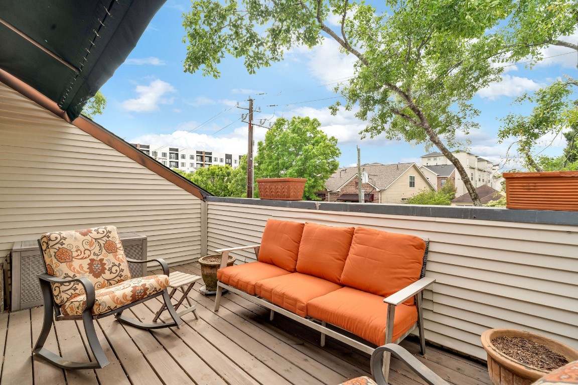 5084 Augusta Street Houston, TX 77007 - Photo 42 of 43 a balcony with furniture and a potted plant