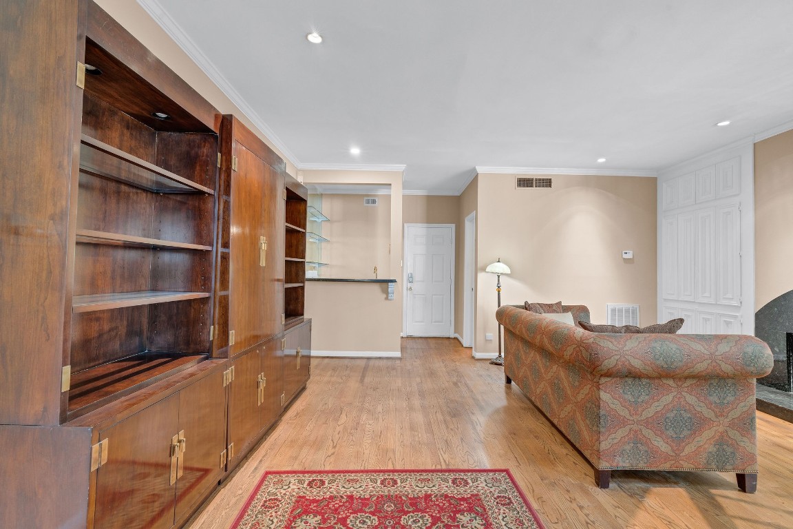 5084 Augusta Street Houston, TX 77007 - Photo 6 of 43 a living room with furniture and a book shelf
