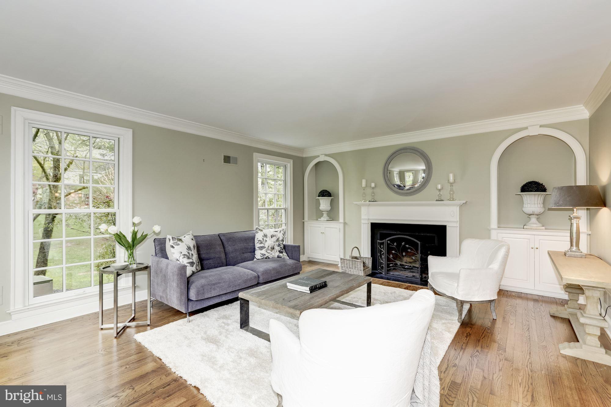 12312 Beall Spring Road Potomac, MD 20854 - Photo 5 of 24 Living Room