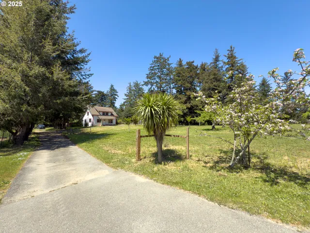 $820,000 | 48970 Highway 101, Bandon, OR 97411