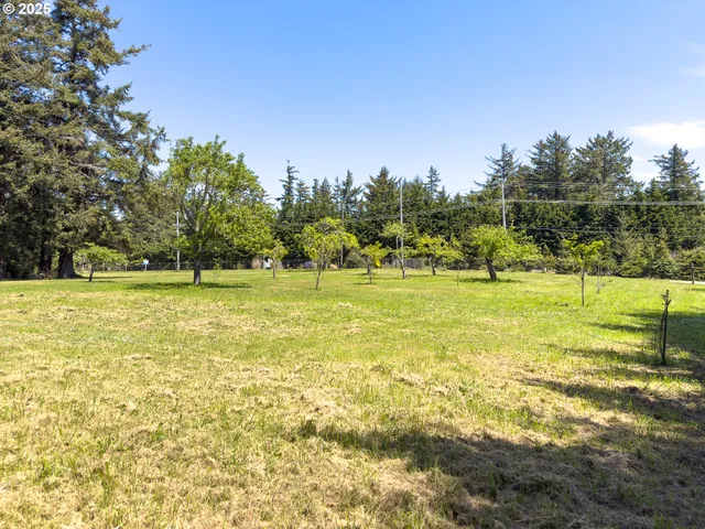 $820,000 | 48970 Highway 101, Bandon, OR 97411