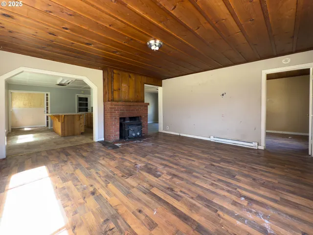 $820,000 | 48970 Highway 101, Bandon, OR 97411