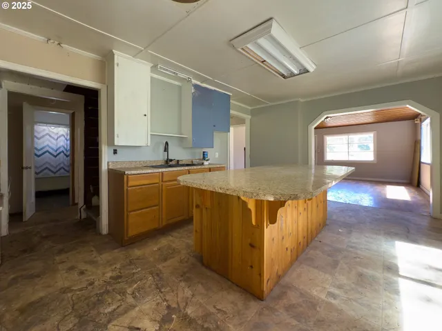 $820,000 | 48970 Highway 101, Bandon, OR 97411