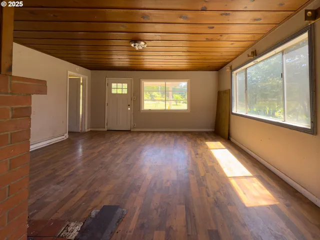 $820,000 | 48970 Highway 101, Bandon, OR 97411