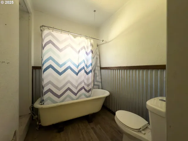 $820,000 | 48970 Highway 101, Bandon, OR 97411