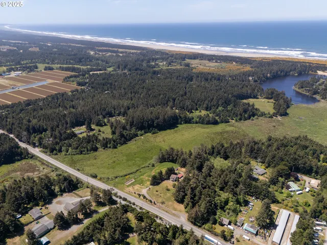 $820,000 | 48970 Highway 101, Bandon, OR 97411