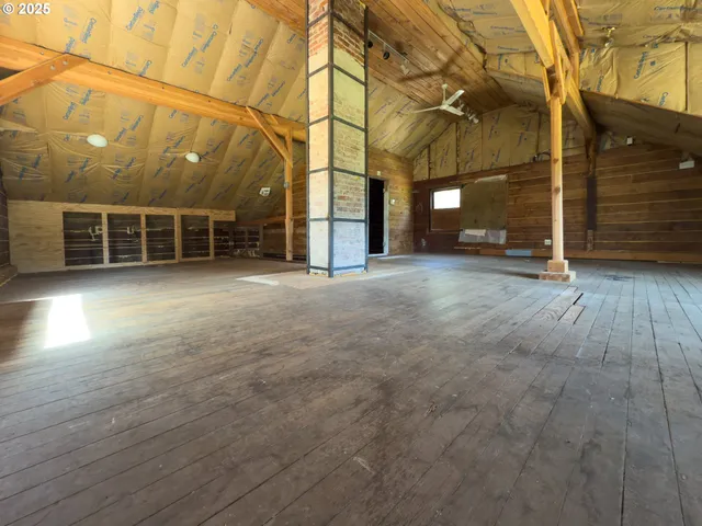 $820,000 | 48970 Highway 101, Bandon, OR 97411