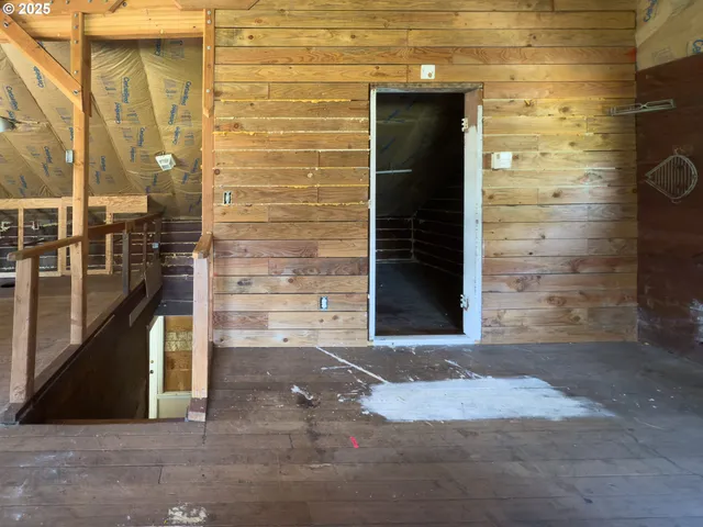 $820,000 | 48970 Highway 101, Bandon, OR 97411