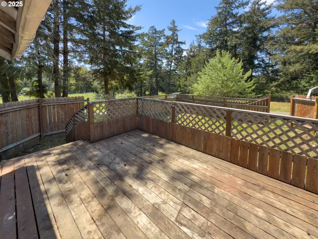 $820,000 | 48970 Highway 101, Bandon, OR 97411