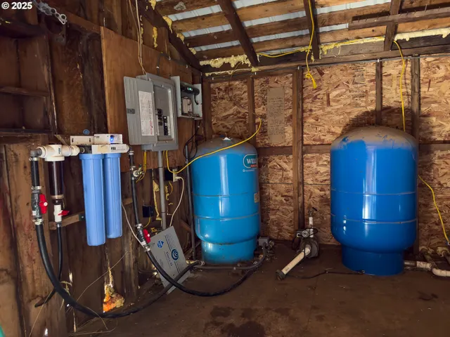 $820,000 | 48970 Highway 101, Bandon, OR 97411