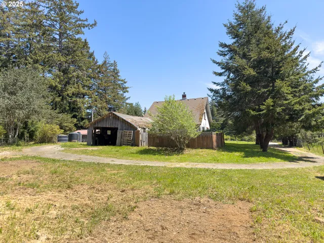 $820,000 | 48970 Highway 101, Bandon, OR 97411