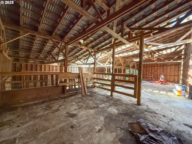 $820,000 | 48970 Highway 101, Bandon, OR 97411