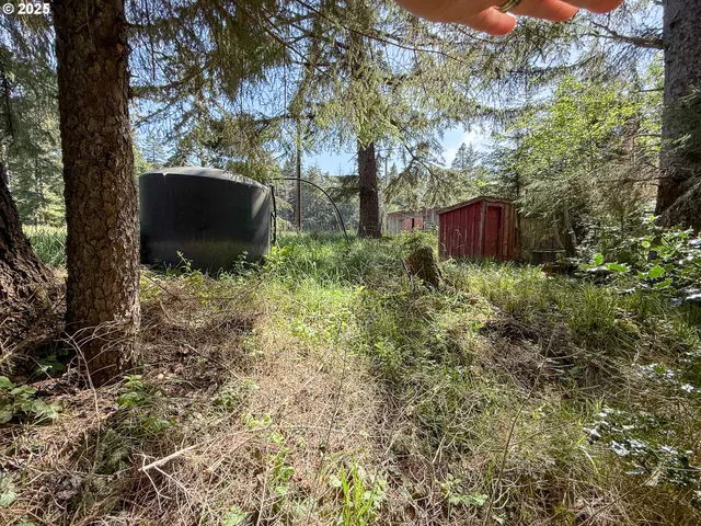 $820,000 | 48970 Highway 101, Bandon, OR 97411