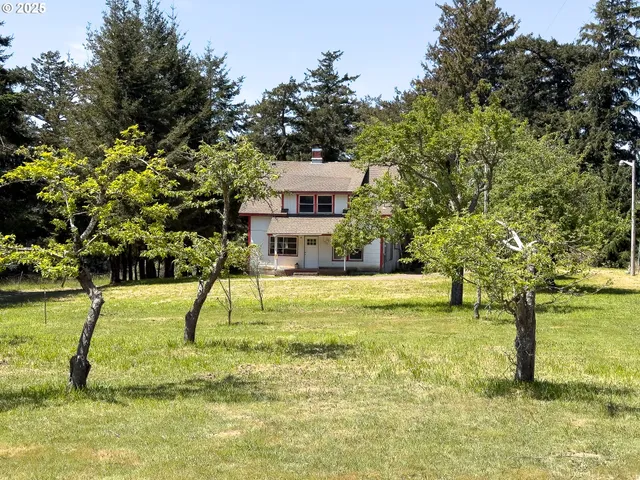 $820,000 | 48970 Highway 101, Bandon, OR 97411