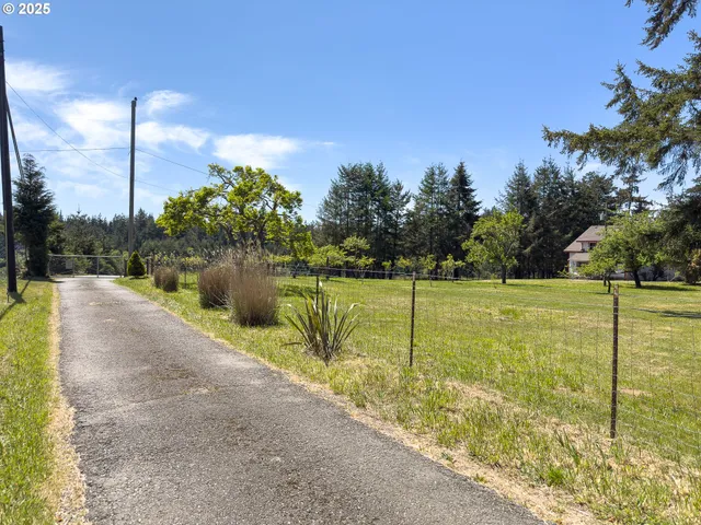 $820,000 | 48970 Highway 101, Bandon, OR 97411