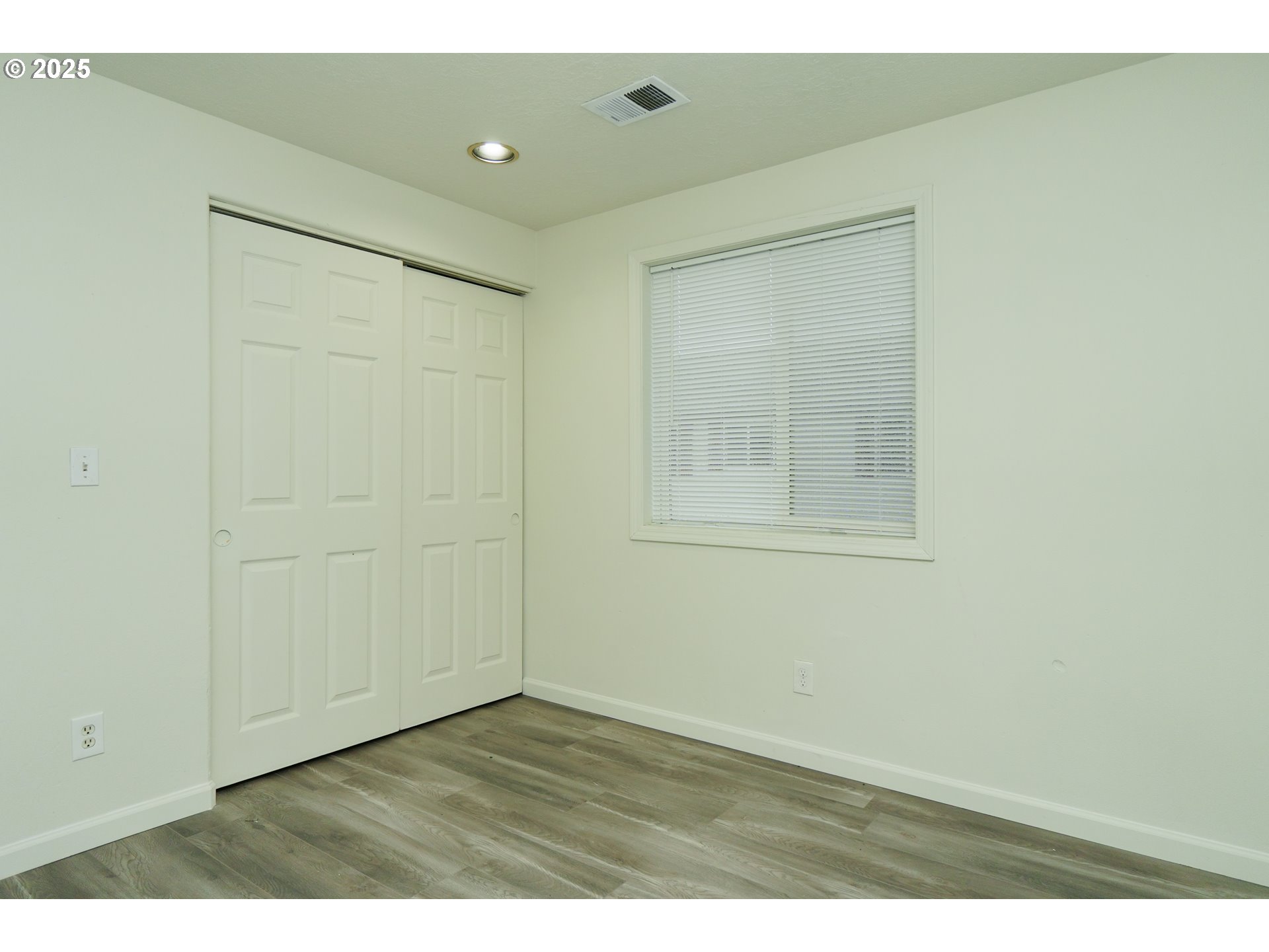 8224 Southeast Washington Street Portland, OR 97216 - Photo 12 of 16