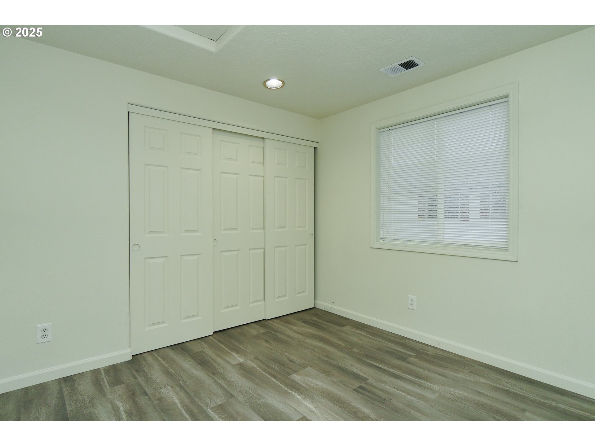 8224 Southeast Washington Street Portland, OR 97216 - Photo 13 of 16