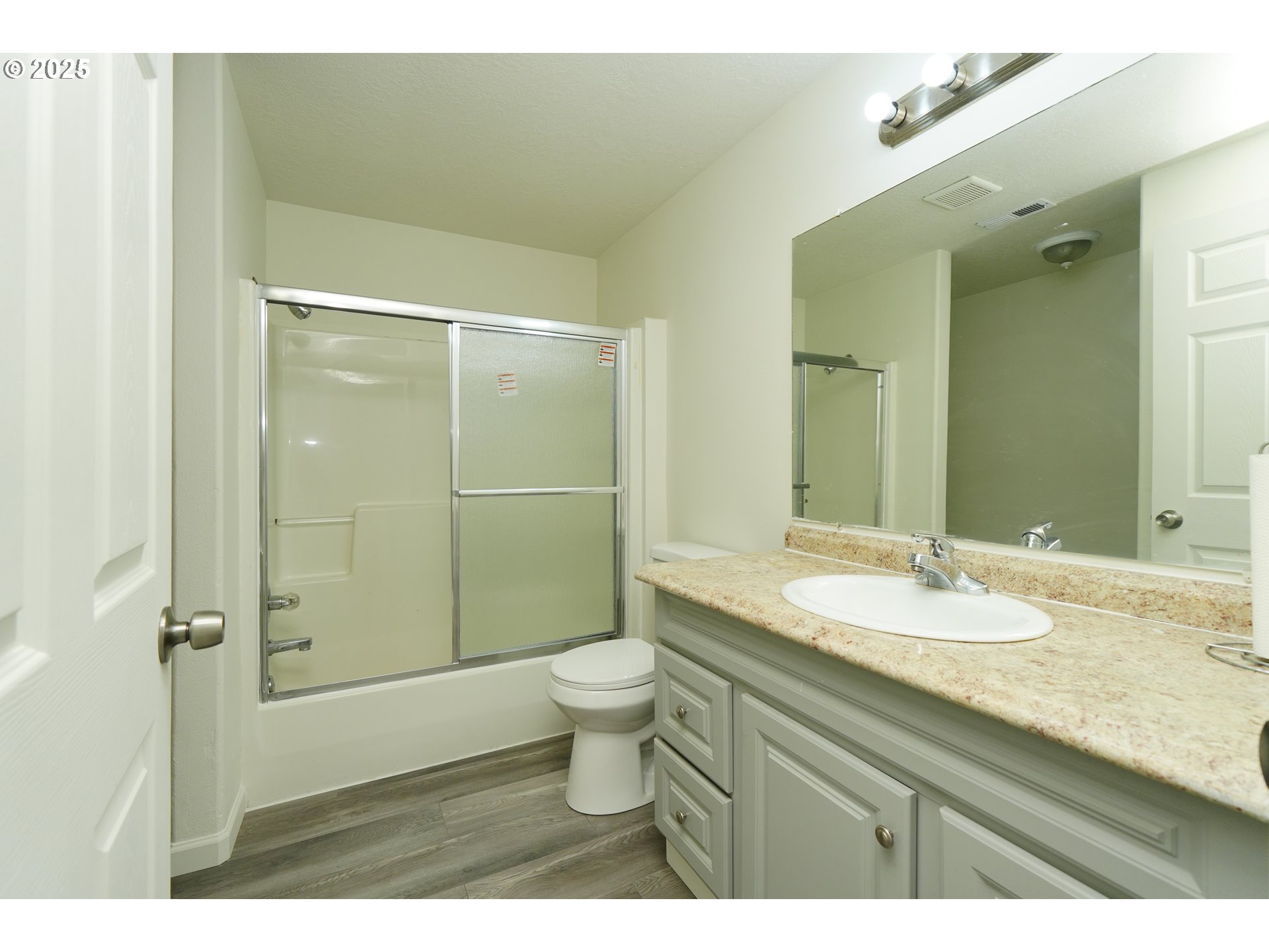8224 Southeast Washington Street Portland, OR 97216 - Photo 14 of 16