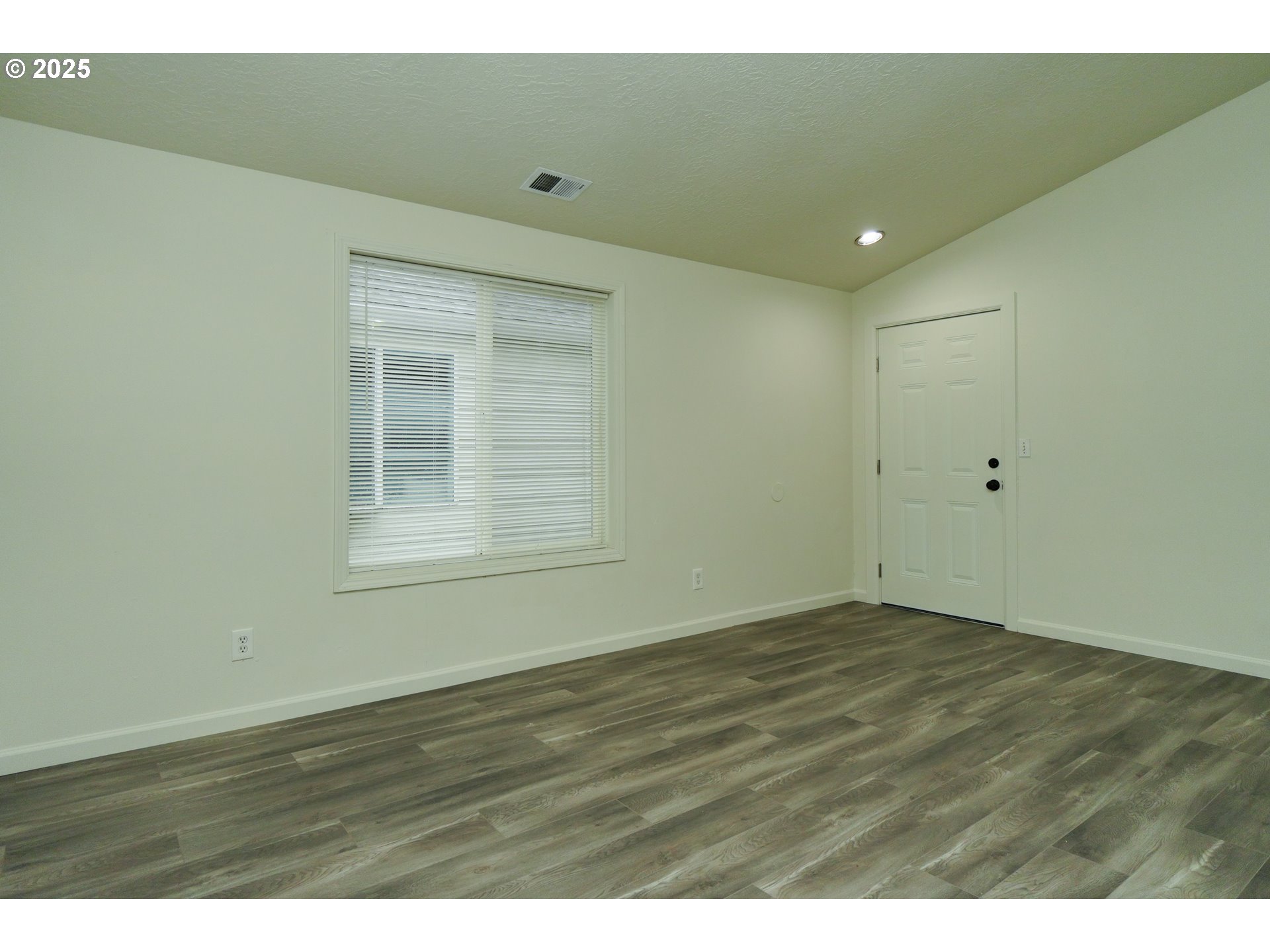 8224 Southeast Washington Street Portland, OR 97216 - Photo 3 of 16