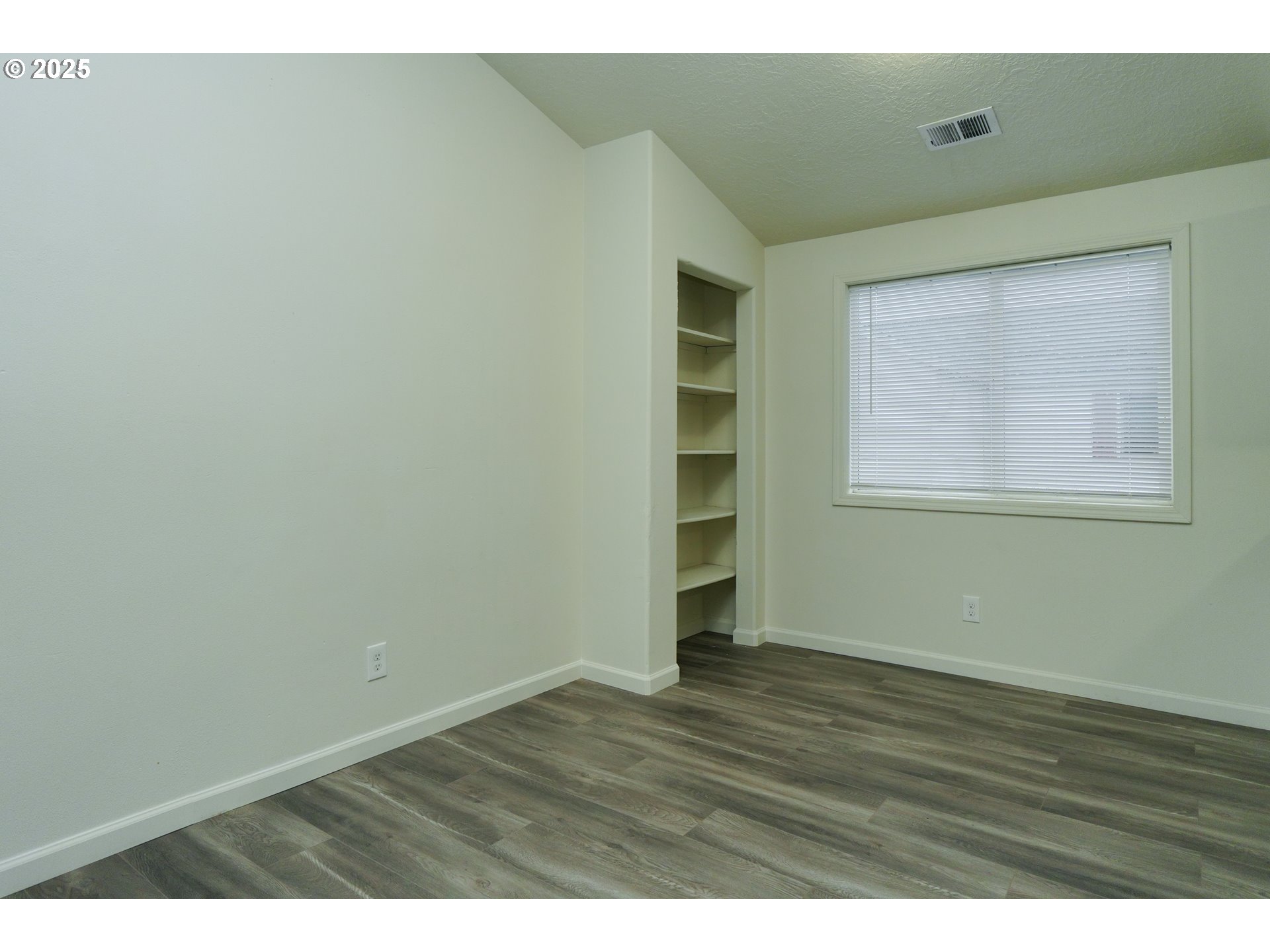 8224 Southeast Washington Street Portland, OR 97216 - Photo 4 of 16