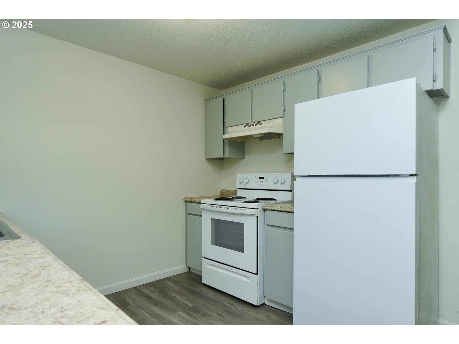 8224 Southeast Washington Street Portland, OR 97216 - Photo 6 of 16