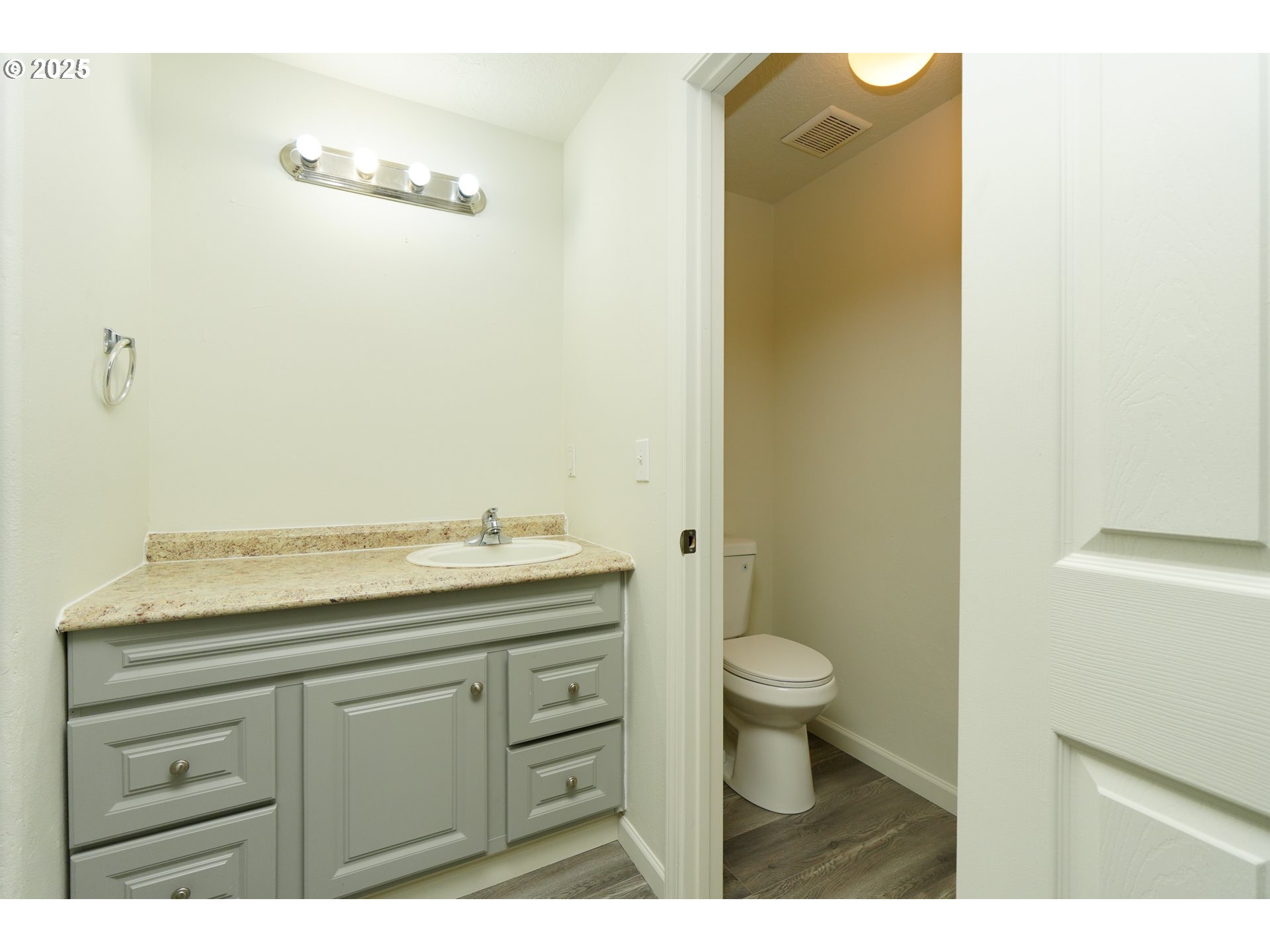 8224 Southeast Washington Street Portland, OR 97216 - Photo 10 of 16