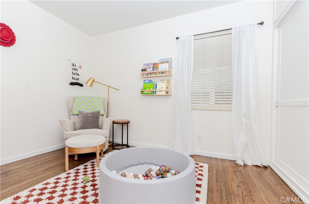 7734 Sycamore Avenue Riverside, CA 92504 - Photo 33 of 47 a bathroom with a sink and a bathtub