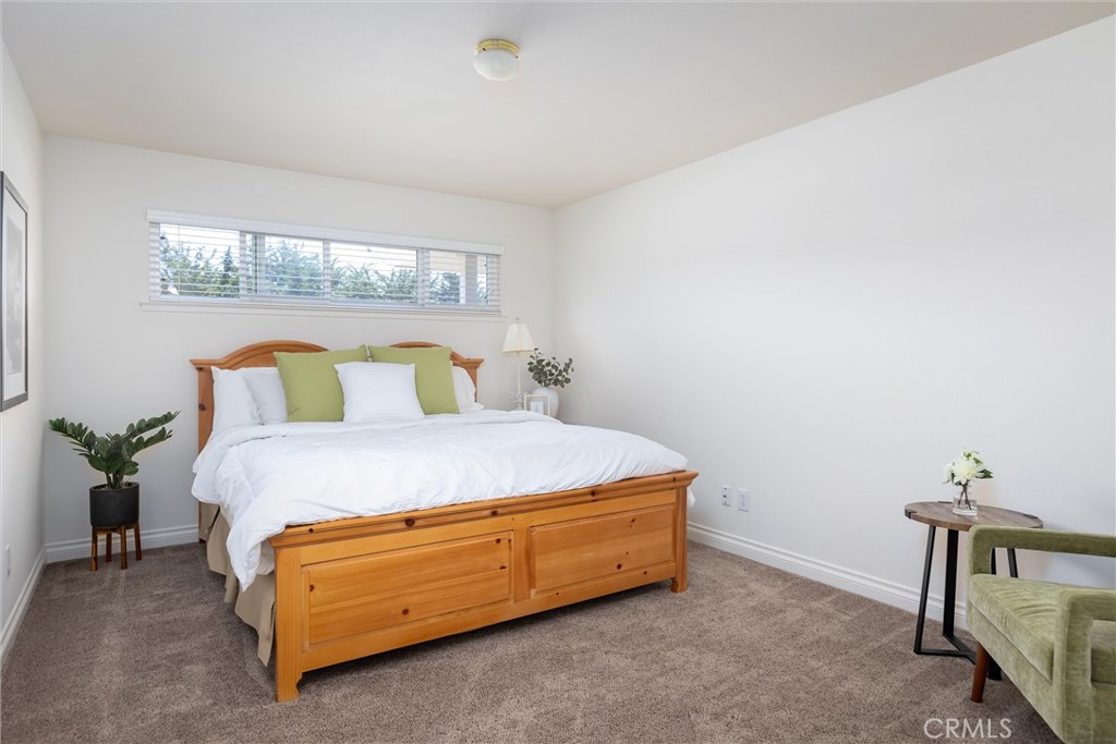 101 Java Street Morro Bay, CA 93442 - Photo 26 of 29 a bedroom with a bed and a table