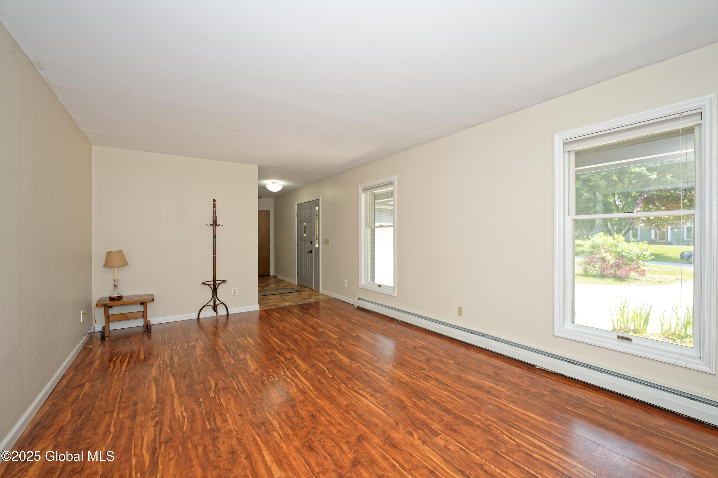 10 Sugar Pine Road Queensbury, NY 12804 - Photo 8 of 51 2 Livingroom 1