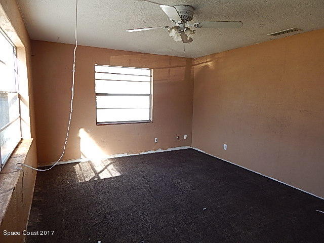280 Farmbrook Road Port Orange, FL 32127 - Photo 3 of 8 LIVING ROOM