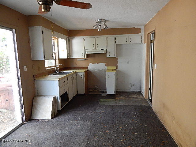 280 Farmbrook Road Port Orange, FL 32127 - Photo 4 of 8 KITCHEN