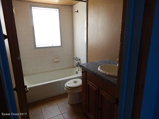 280 Farmbrook Road Port Orange, FL 32127 - Photo 6 of 8 MAIN BATHROOM