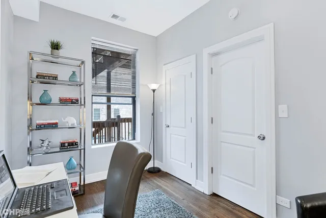 $2,250 | 416 East 44th Street, Unit 1, Chicago, IL 60653