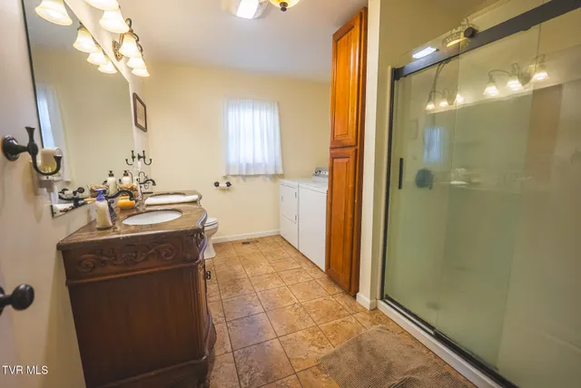 $965,000 | 3381 Upper Caney Valley Road, Tazewell, TN 37879