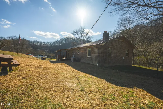 $965,000 | 3381 Upper Caney Valley Road, Tazewell, TN 37879