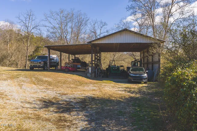 $965,000 | 3381 Upper Caney Valley Road, Tazewell, TN 37879