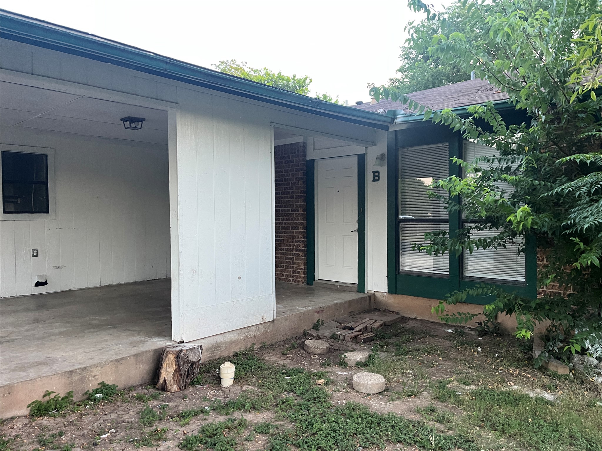 4702 Rocking Chair Road Austin, TX 78744 - Photo 19 of 28 Property entrance