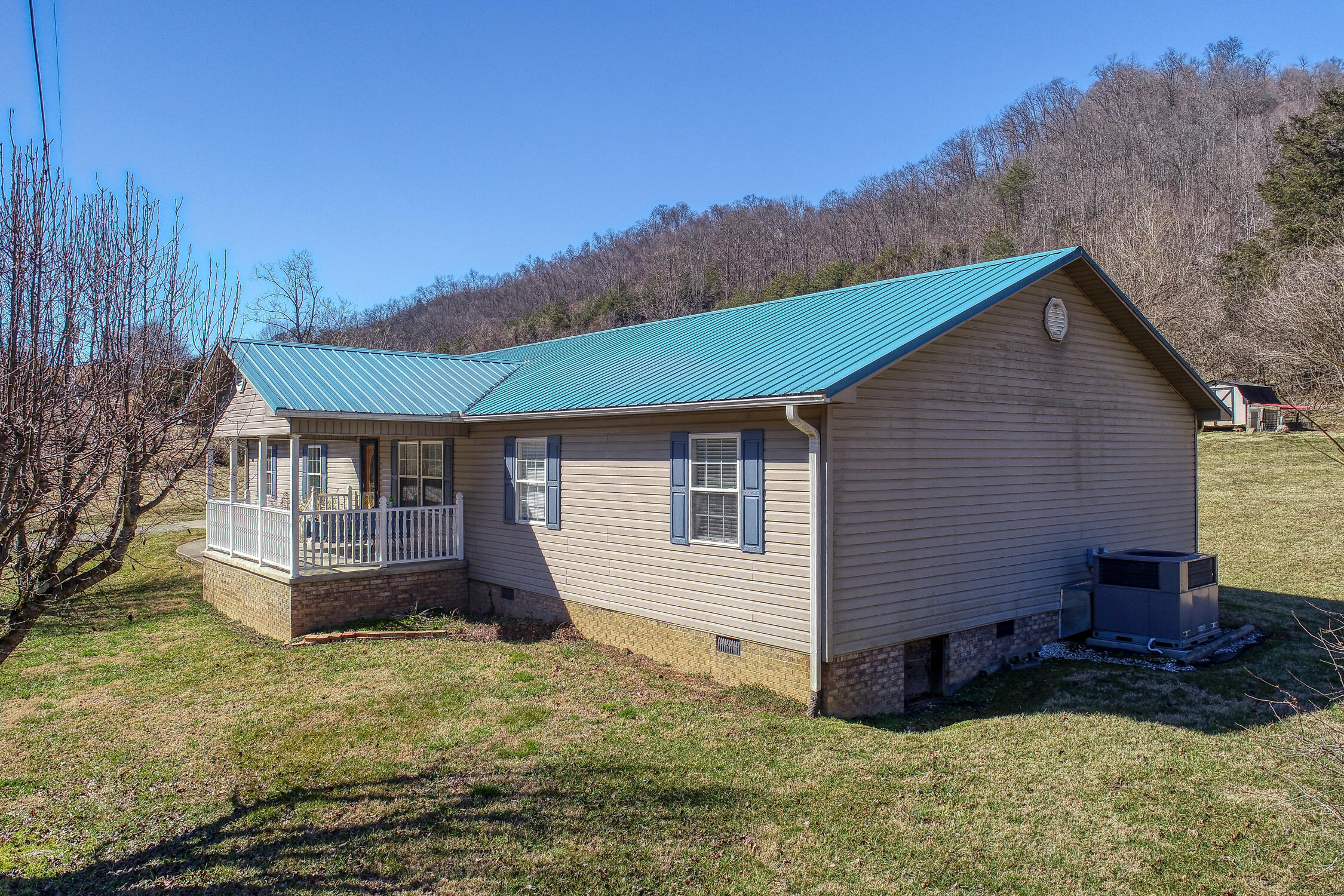 375 East Pumpkin Valley Road Eidson, TN 37731 - Photo 3 of 53 CBJ. 375 E Pumpkin Valley. Eidson MLSa