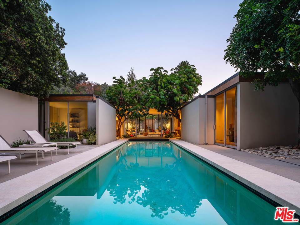 1160 Chateau Road Pasadena, CA 91105 - Photo 2 of 37