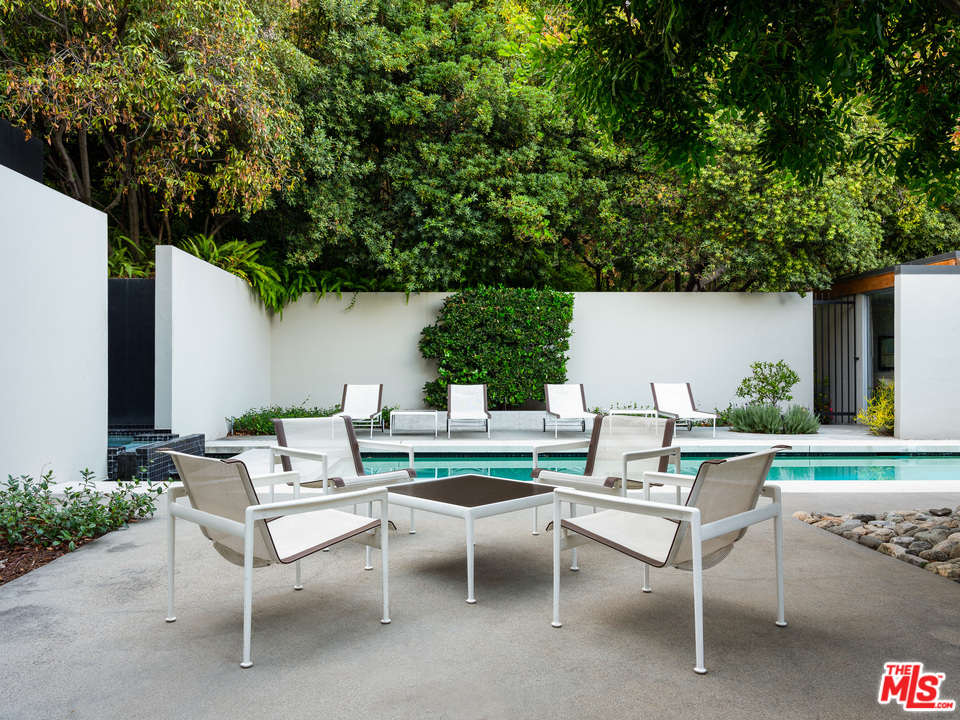 1160 Chateau Road Pasadena, CA 91105 - Photo 28 of 37