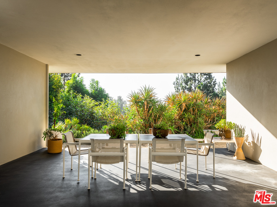 1160 Chateau Road Pasadena, CA 91105 - Photo 30 of 37