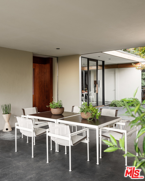 1160 Chateau Road Pasadena, CA 91105 - Photo 32 of 37