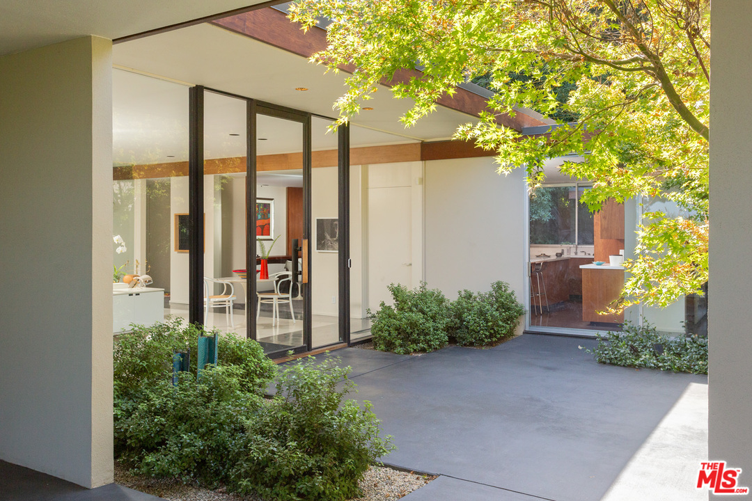 1160 Chateau Road Pasadena, CA 91105 - Photo 34 of 37