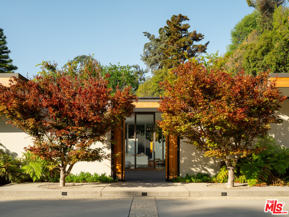 1160 Chateau Road Pasadena, CA 91105 - Photo 5 of 37