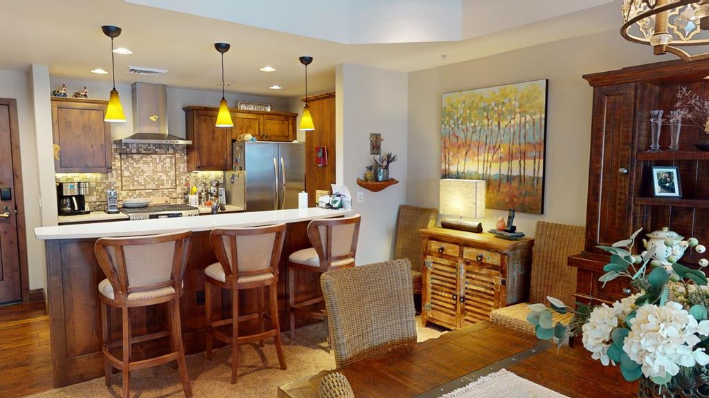 616 North 3rd Street, Unit 211 McCall, ID 83638 - Photo 11 of 44 Kitchen Breakfast Bar