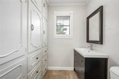 $695,000 | 10636 North Dowling Road, College Station, TX 77845