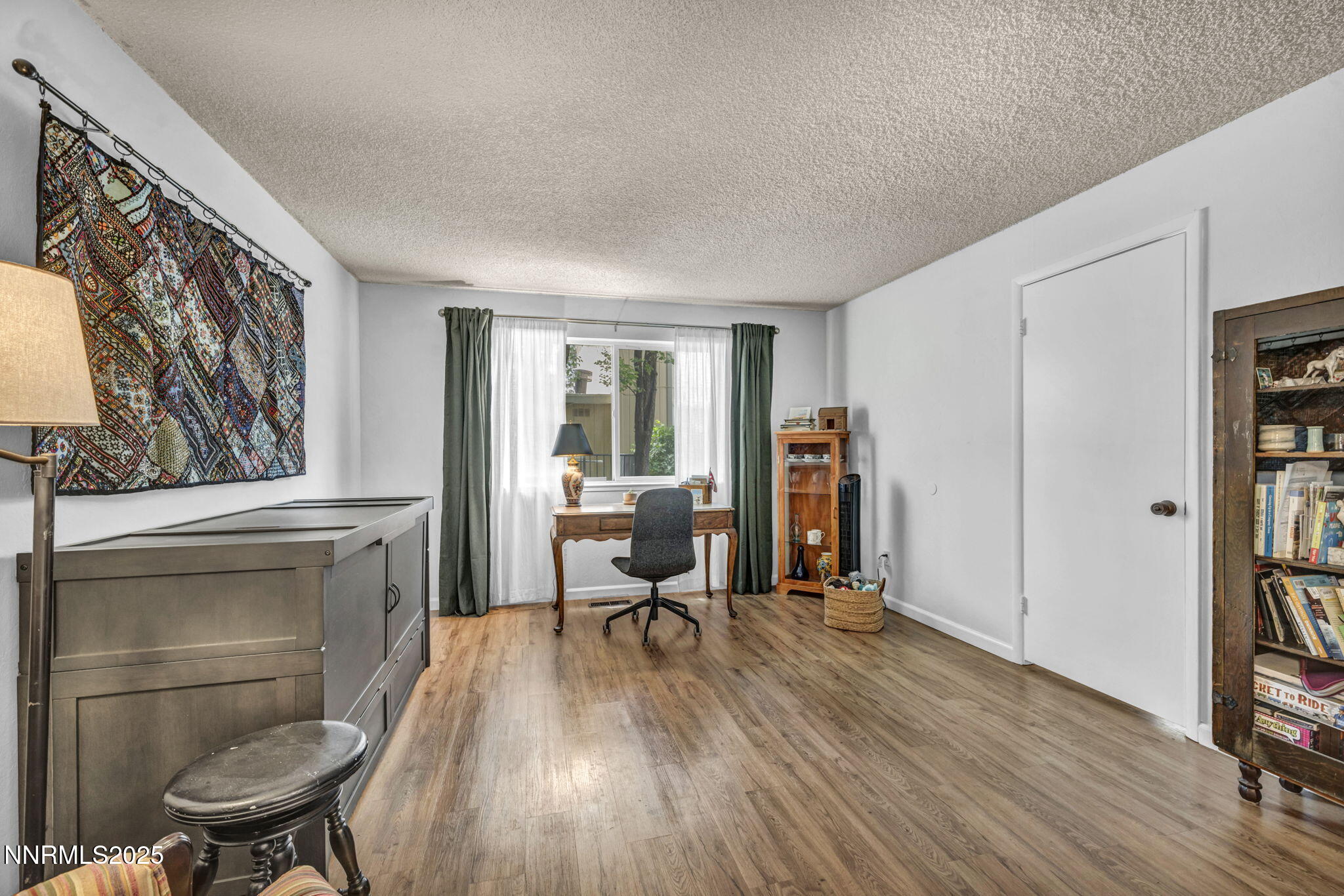 2300 Dickerson Road, Unit 25 Reno, NV 89503 - Photo 8 of 40 a living room with furniture a rug and a window