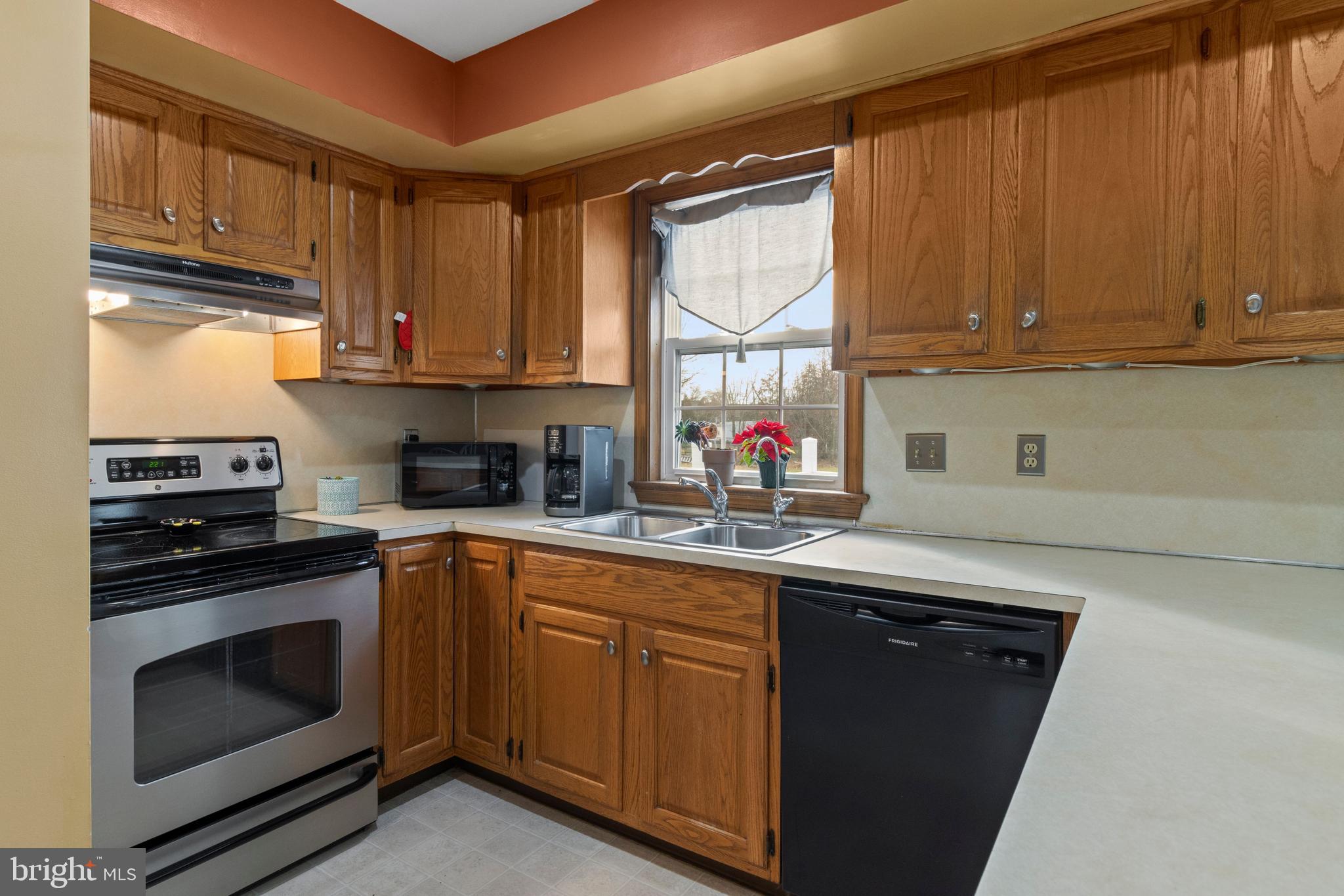 118 Middle Road Dublin, PA 18917 - Photo 6 of 18 kitchen work area