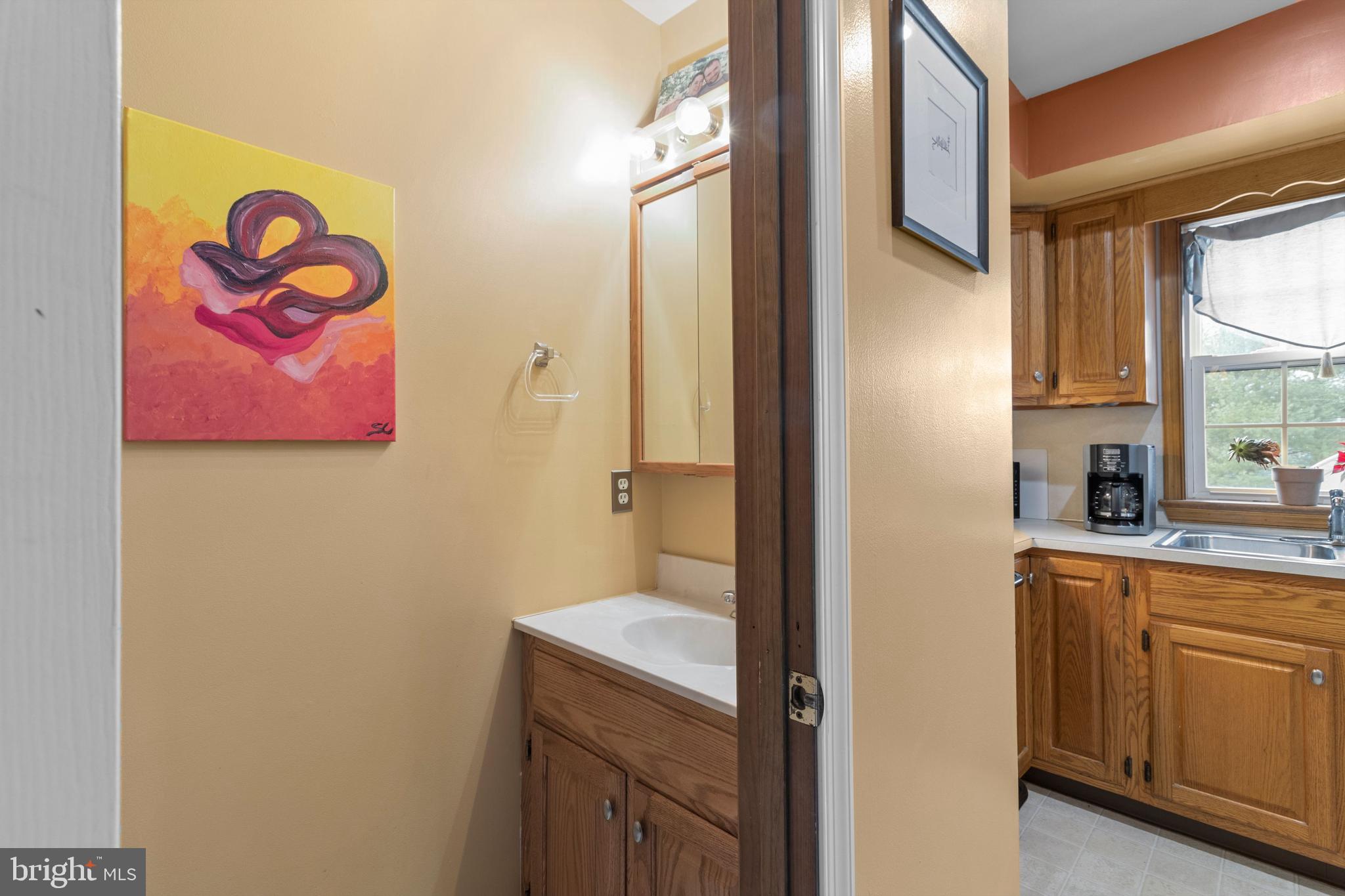 118 Middle Road Dublin, PA 18917 - Photo 9 of 18 1st floor powder room